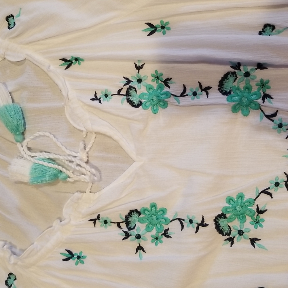 Embroidered top - Picture 3 of 4